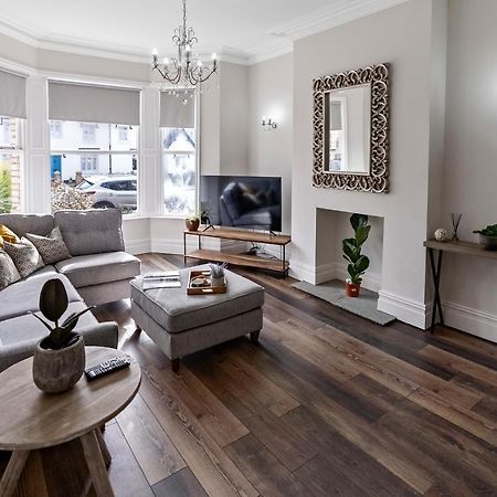 Newly Refurbed, Central Apartment With Free Parking And Hot Tub Lytham St Annes Exterior foto