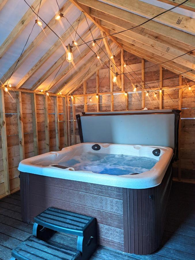 Newly Refurbed, Central Apartment With Free Parking And Hot Tub Lytham St Annes Exterior foto